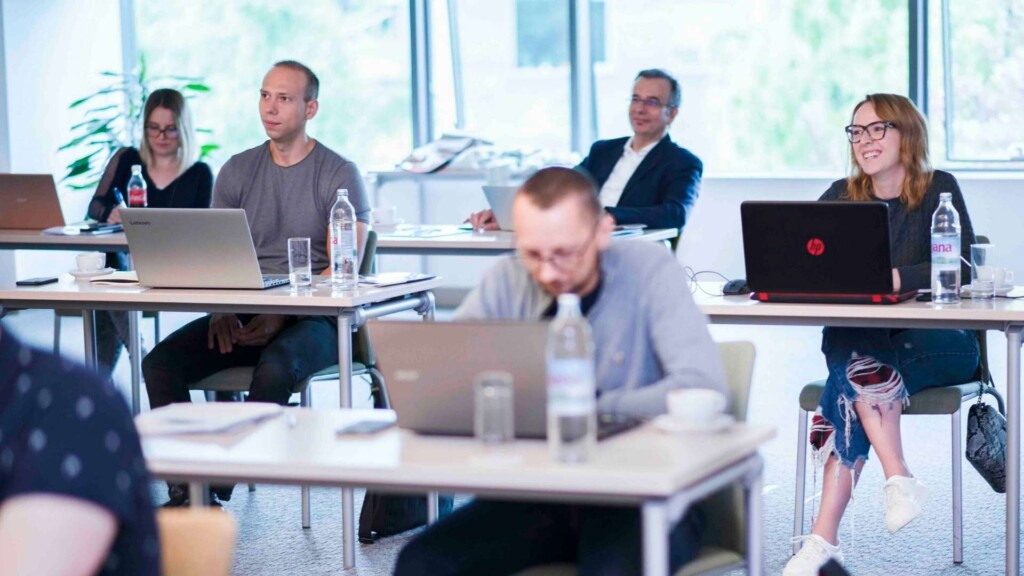 Vizual za edukaciju Best Practice – Umjetna inteligencija za početnike, edukacija za siguran start s AI alatima radionica.